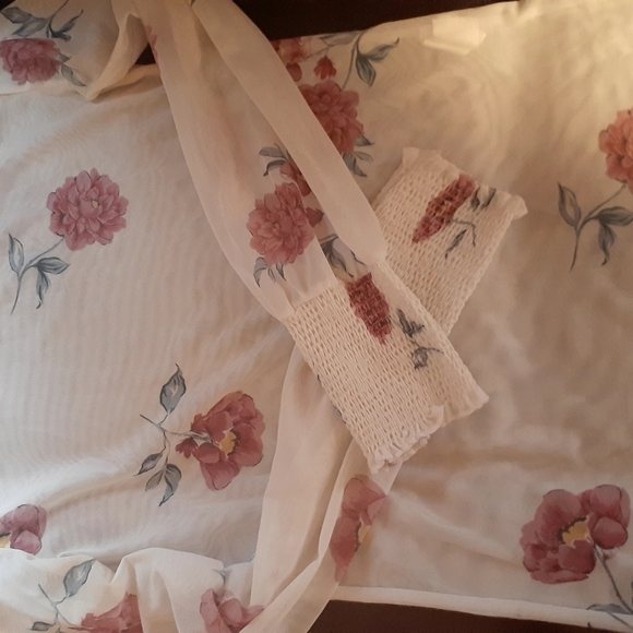 Clothes - Picture 3 of 5